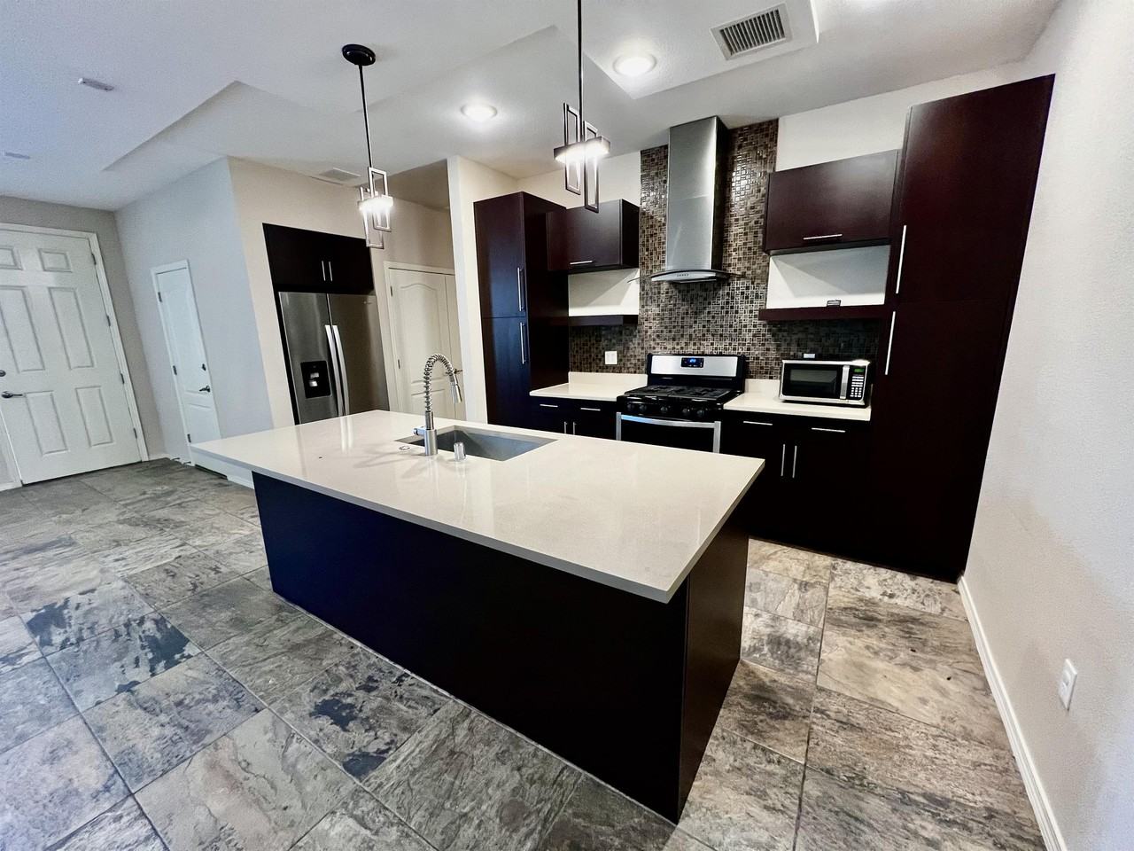 1747 Breeder Cup Way - Photo 3 of 37