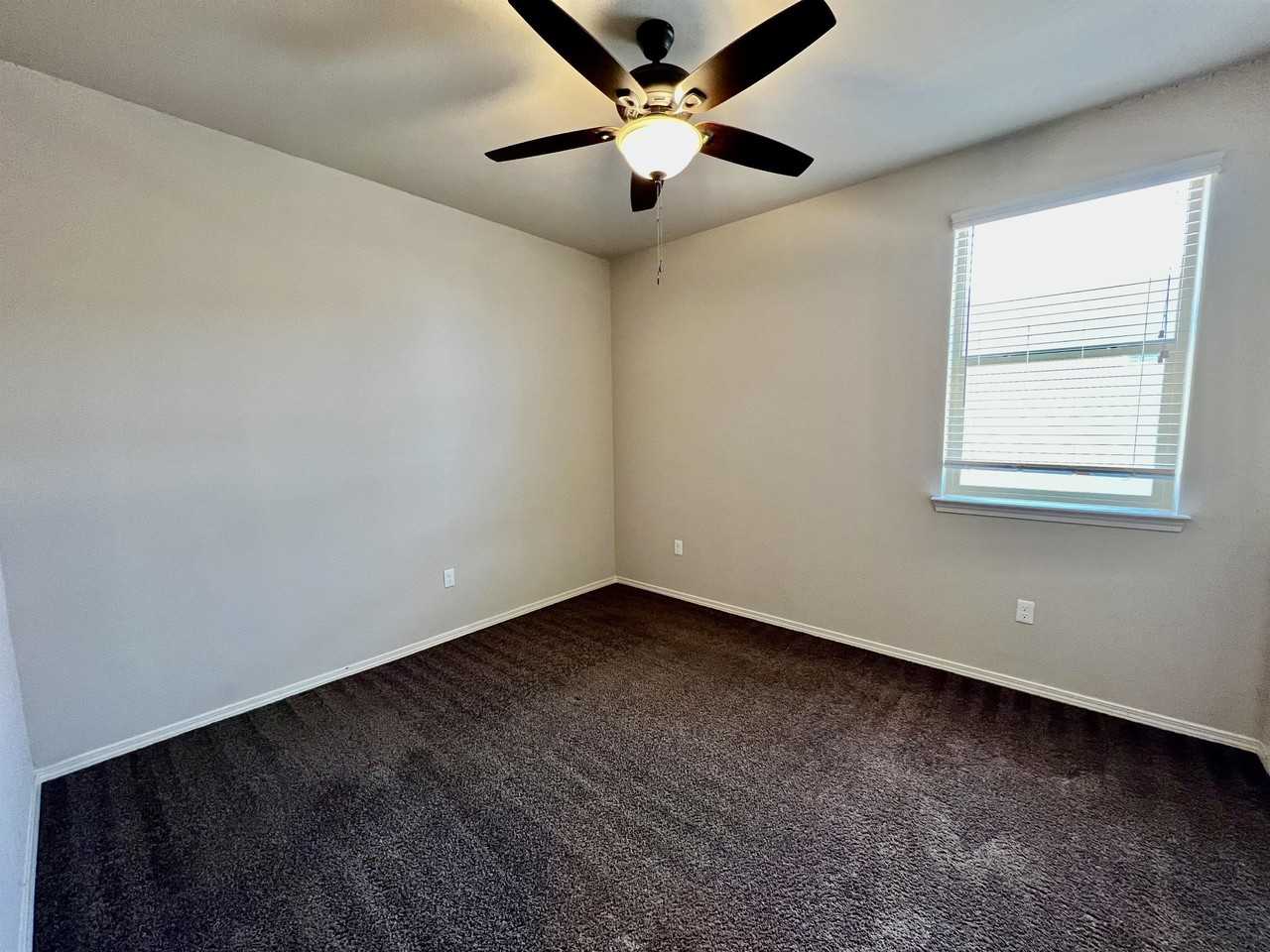 1747 Breeder Cup Way - Photo 3 of 37