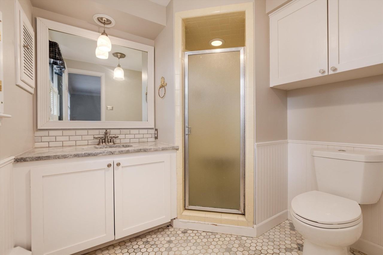 3970 S Hillcrest Dr - Photo 3 of 50