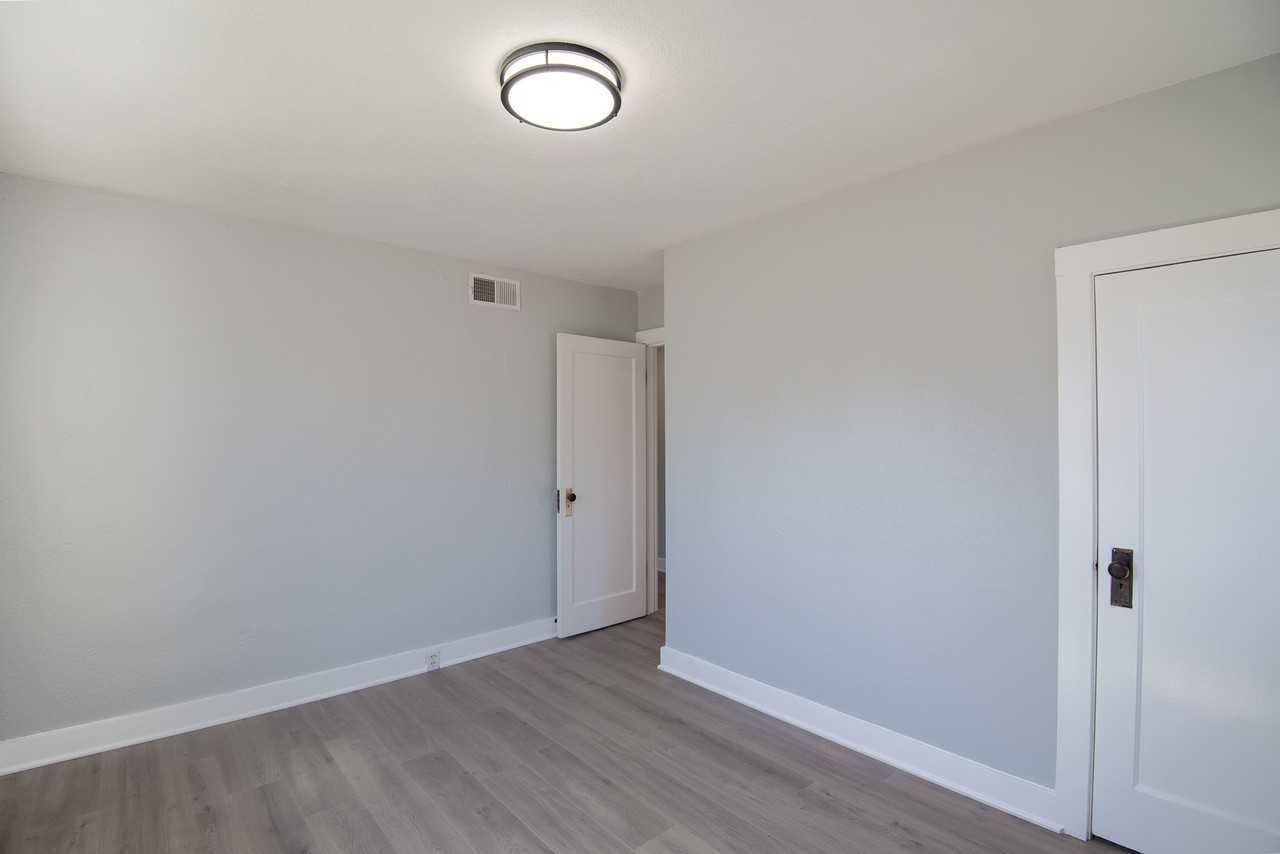 791 Rosemont Ave Nw - Photo 2 of 29