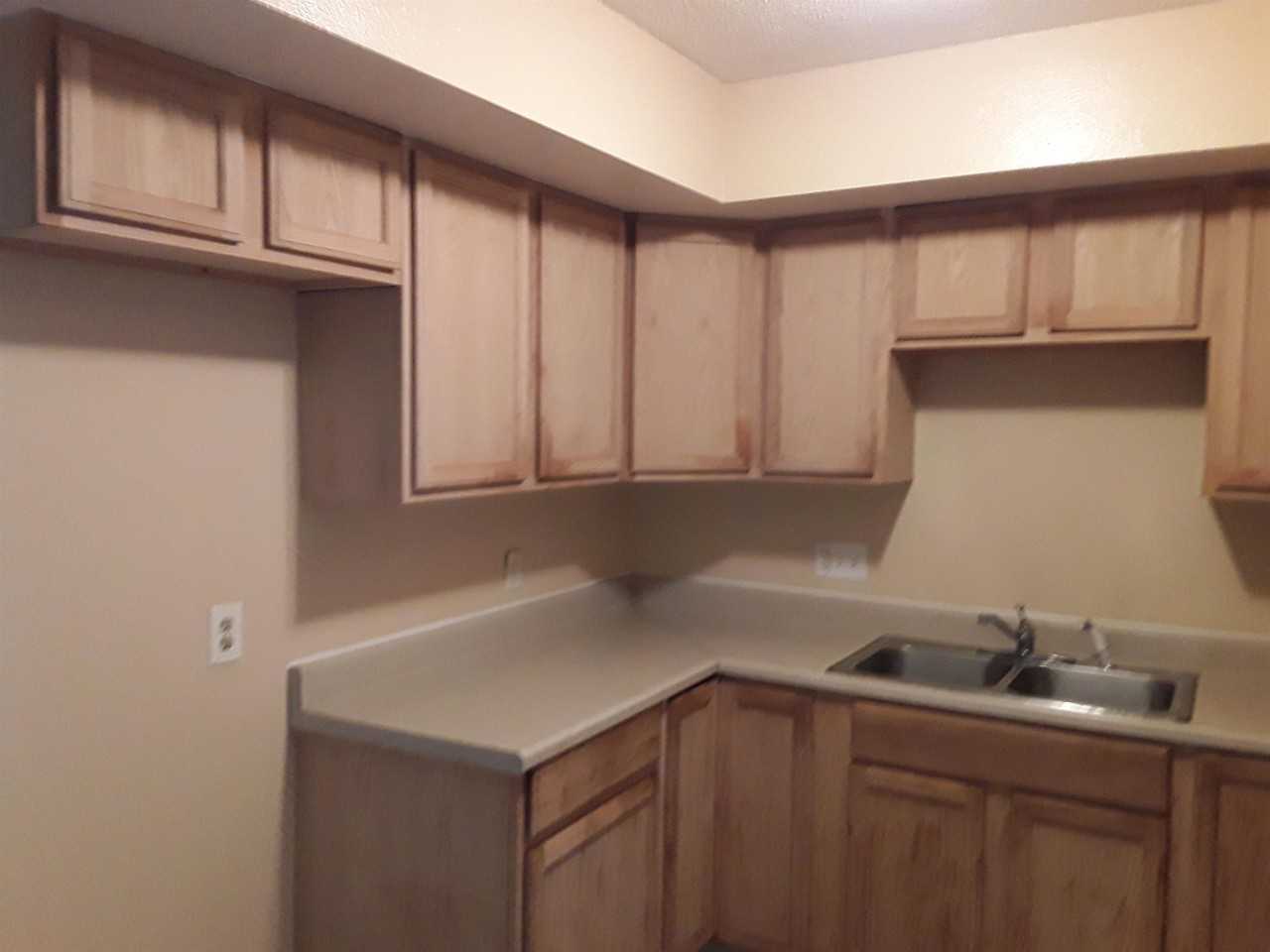 2131 Franklin Ave - Photo 3 of 8