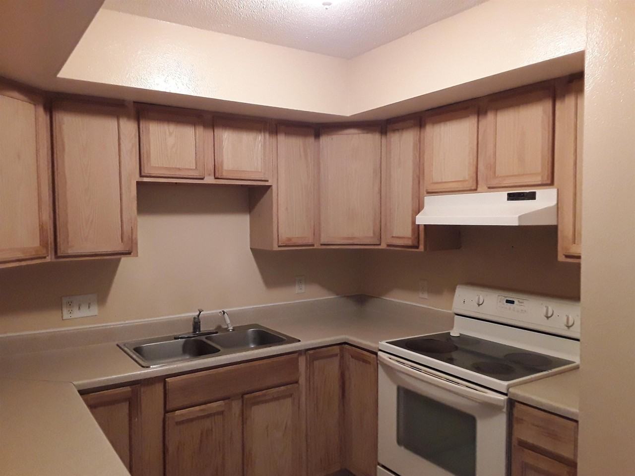 2131 Franklin Ave - Photo 4 of 8