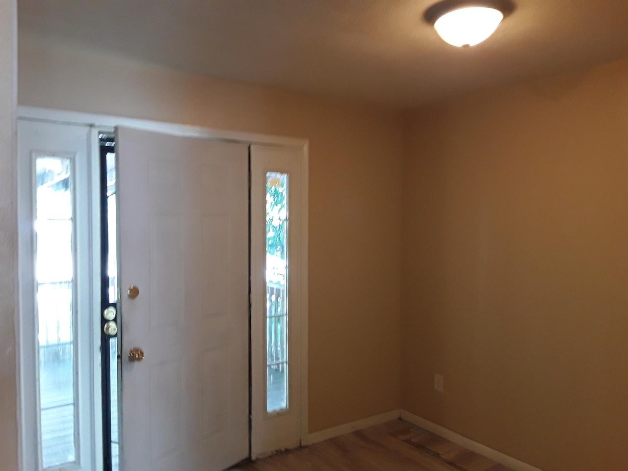 2131 Franklin Ave - Photo 5 of 8