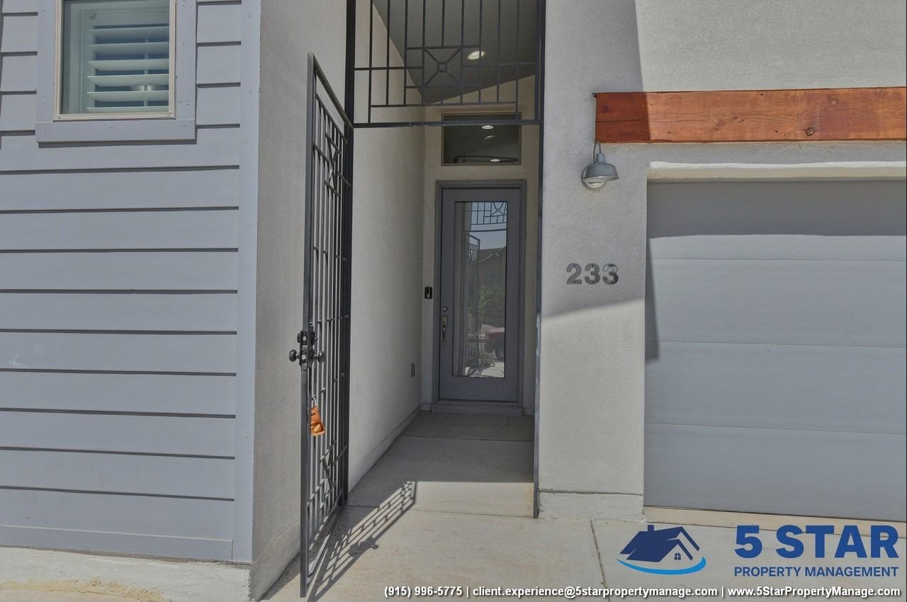 233 Epsom Dr - Photo 3 of 47