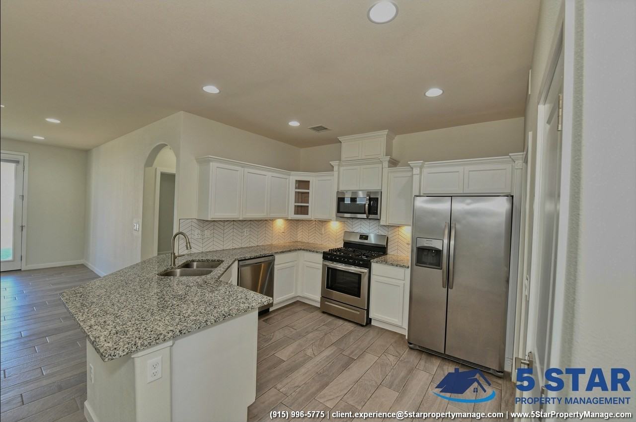 233 Epsom Dr - Photo 4 of 47
