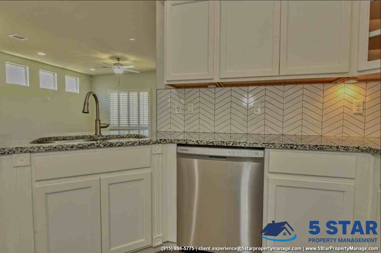 233 Epsom Dr - Photo 3 of 47