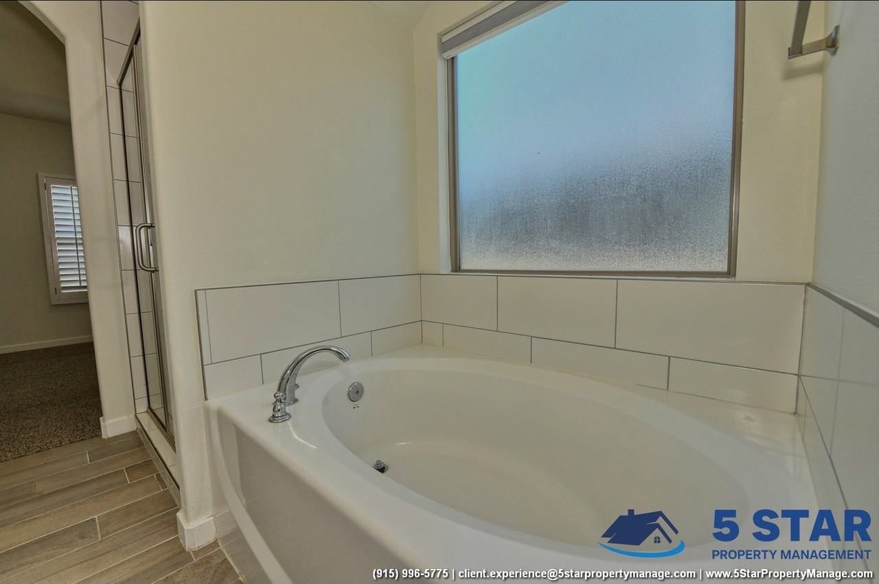 233 Epsom Dr - Photo 4 of 47