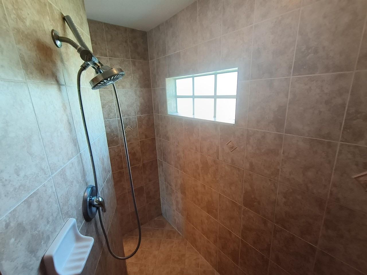 2208 Nw 18th Ave - Photo 2 of 27