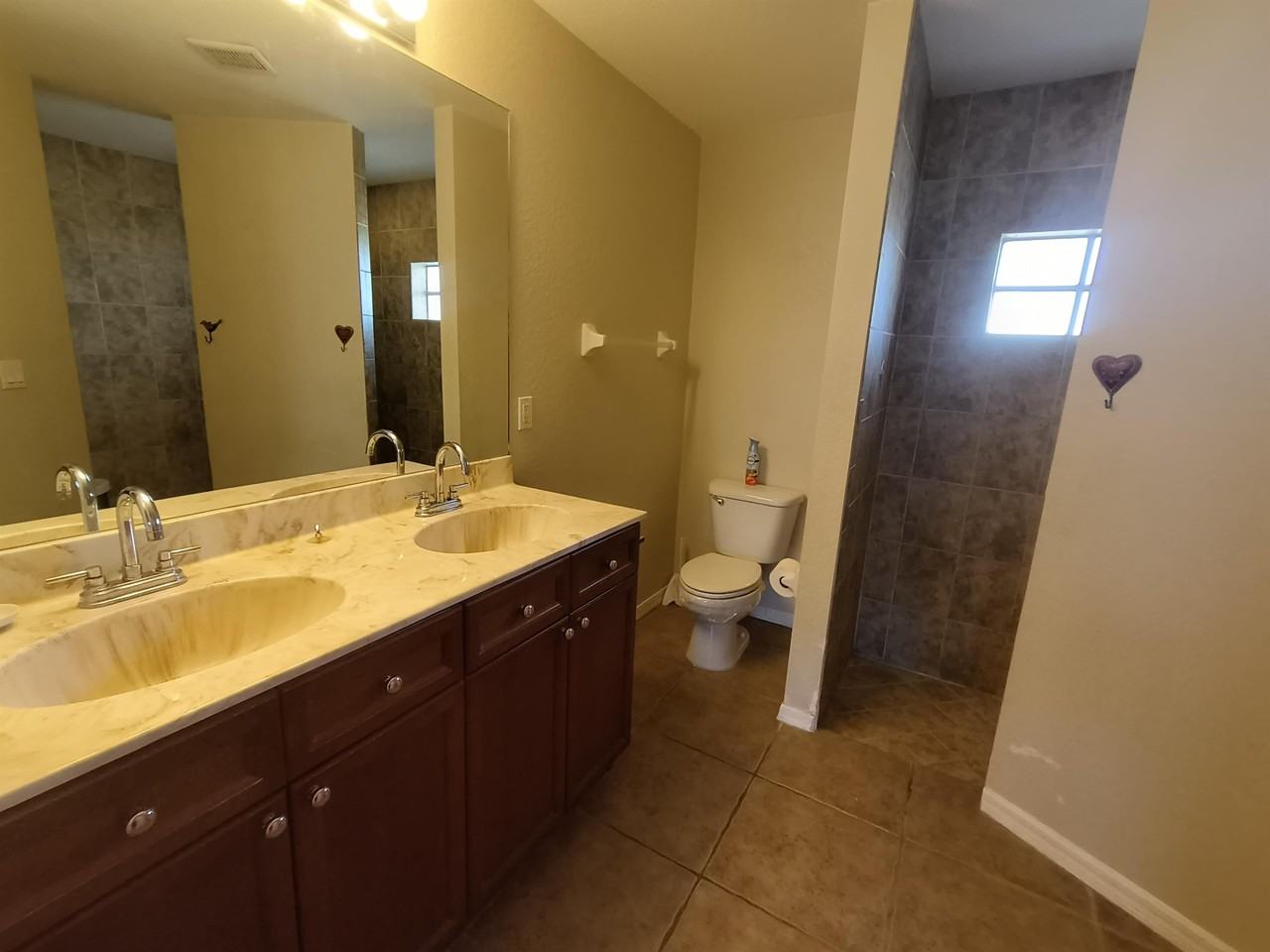 2208 Nw 18th Ave - Photo 2 of 27
