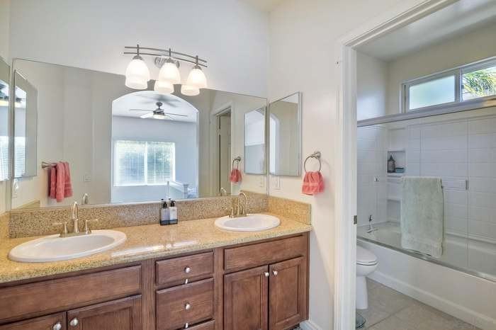 819 Florida St - Photo 3 of 7