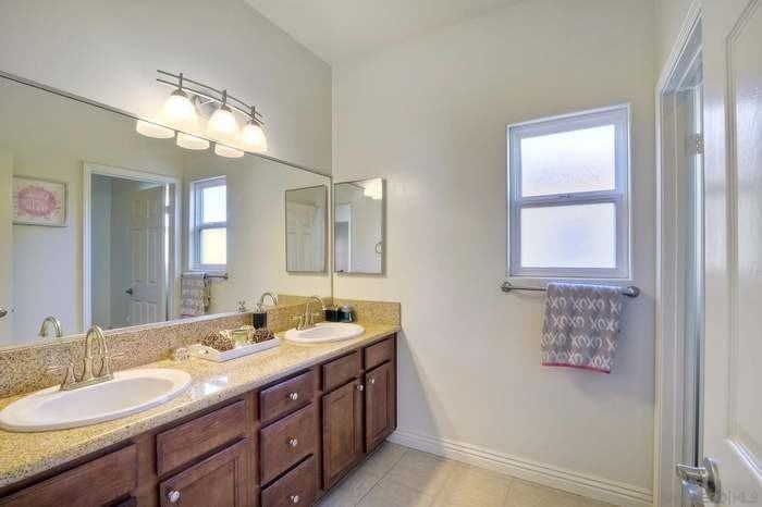 819 Florida St - Photo 4 of 7