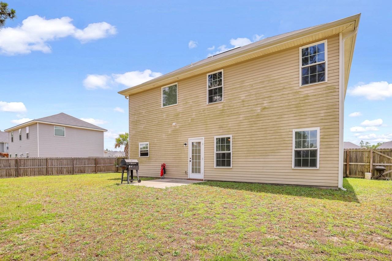 1515 Bayberry Dr - Photo 4 of 35