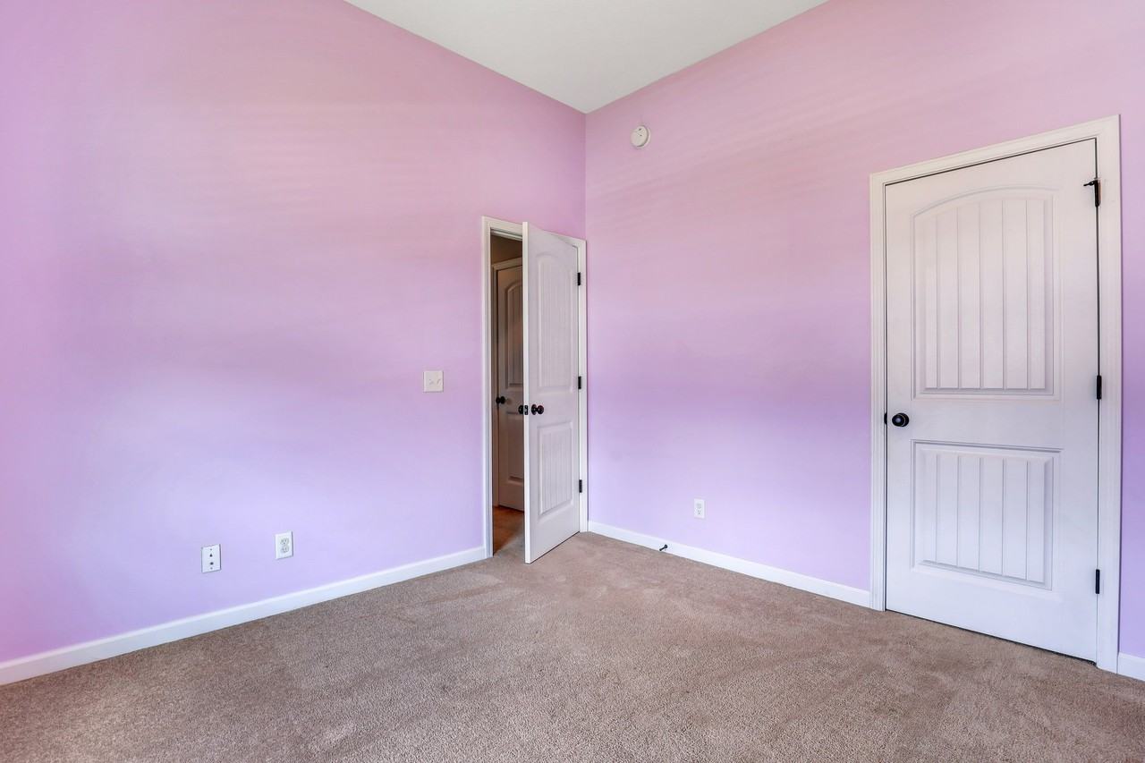 1515 Bayberry Dr - Photo 4 of 35