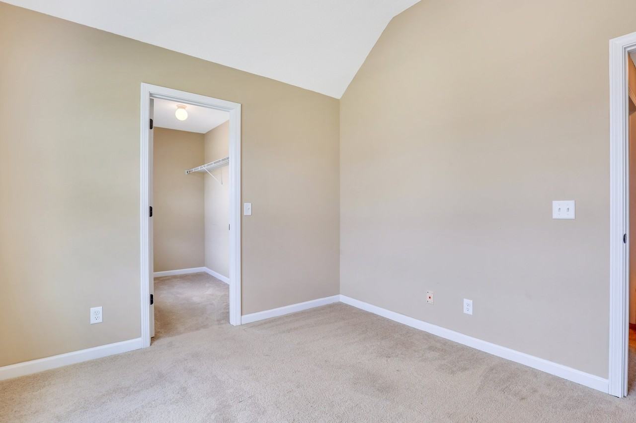 1515 Bayberry Dr - Photo 5 of 35