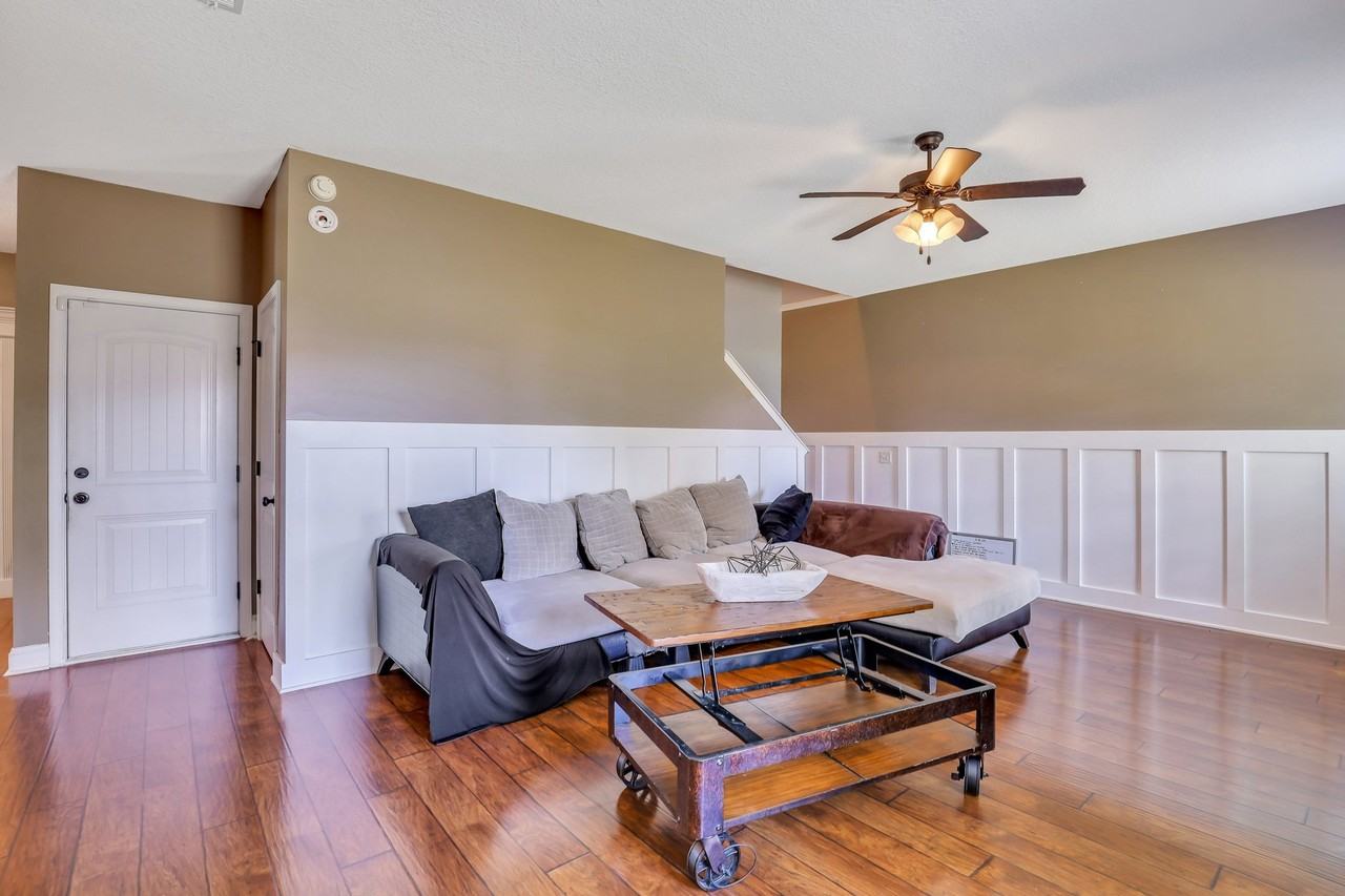 1515 Bayberry Dr - Photo 4 of 35