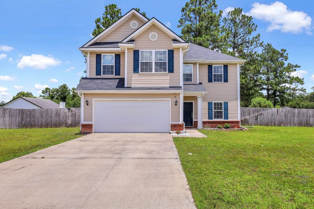 1515 Bayberry Dr - Photo 6 of 35