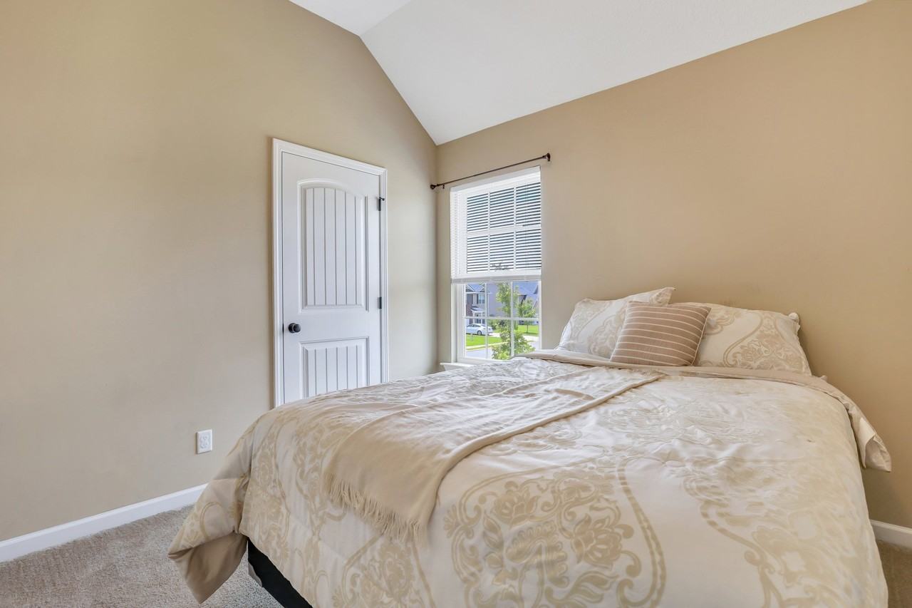 1515 Bayberry Dr - Photo 3 of 35