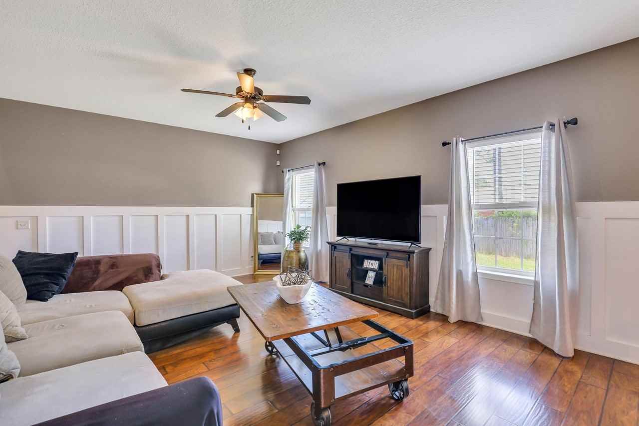 1515 Bayberry Dr - Photo 7 of 35