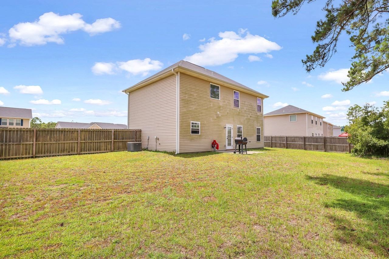 1515 Bayberry Dr - Photo 4 of 35