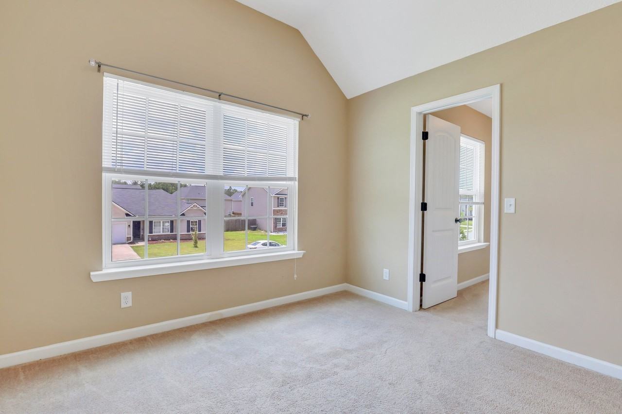 1515 Bayberry Dr - Photo 3 of 35