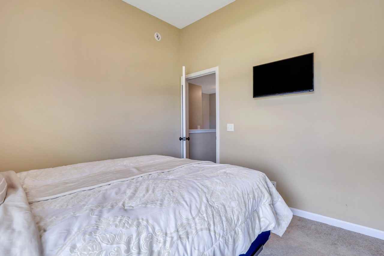 1515 Bayberry Dr - Photo 4 of 35