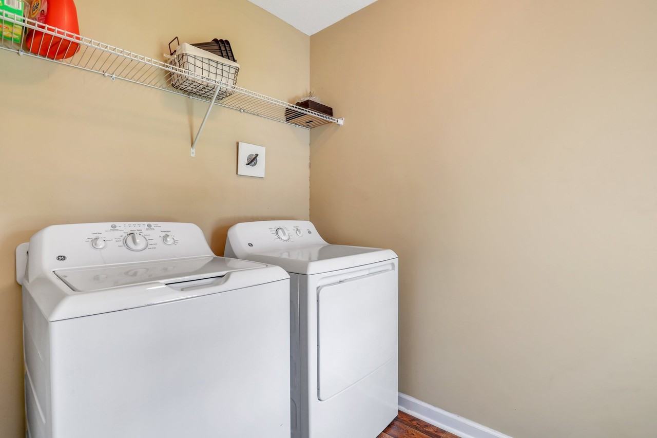 1515 Bayberry Dr - Photo 3 of 35