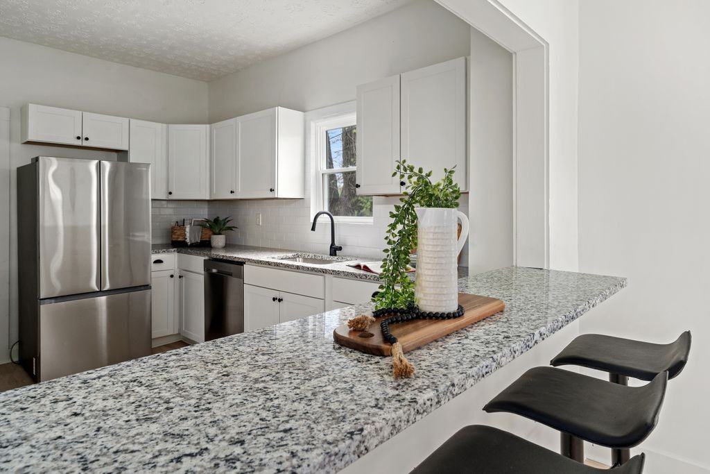 1088 Lockbourne Rd - Photo 3 of 50