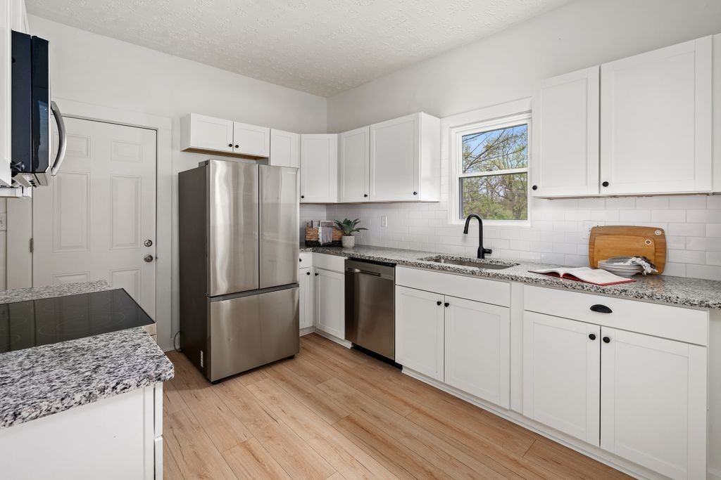 1088 Lockbourne Rd - Photo 3 of 50