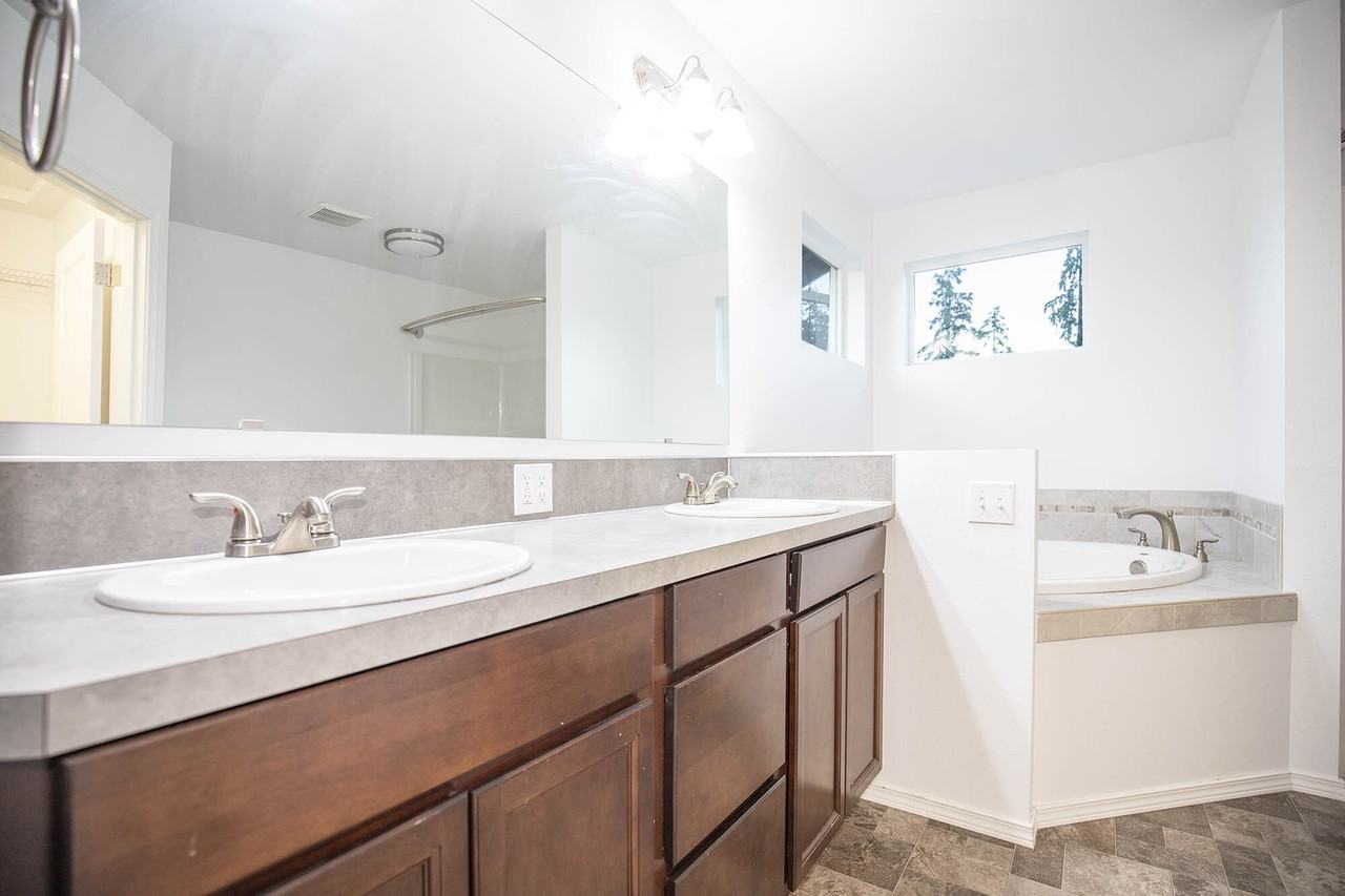 111 Carver Walk Se - Photo 3 of 24