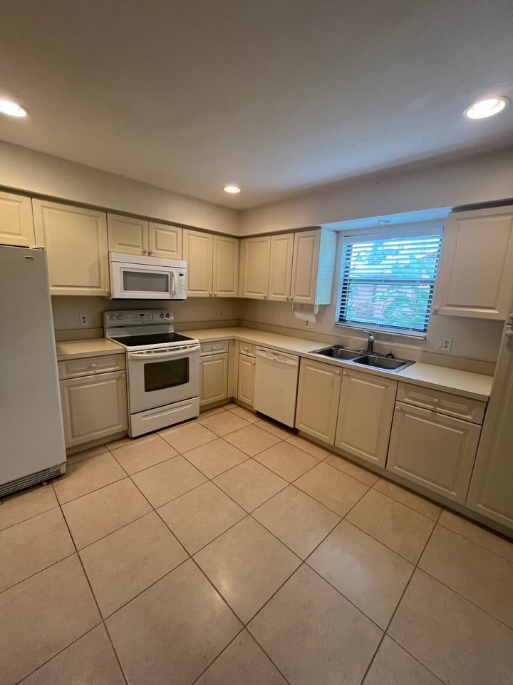 10301 St Patrick Ln - Photo 5 of 18