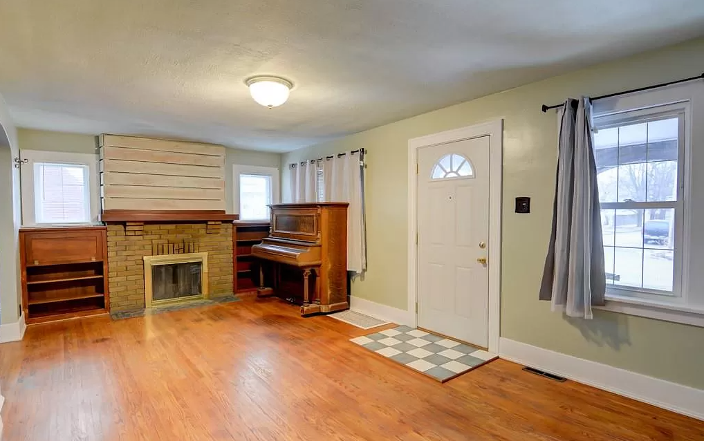 2111 E Wood St - Photo 3 of 12