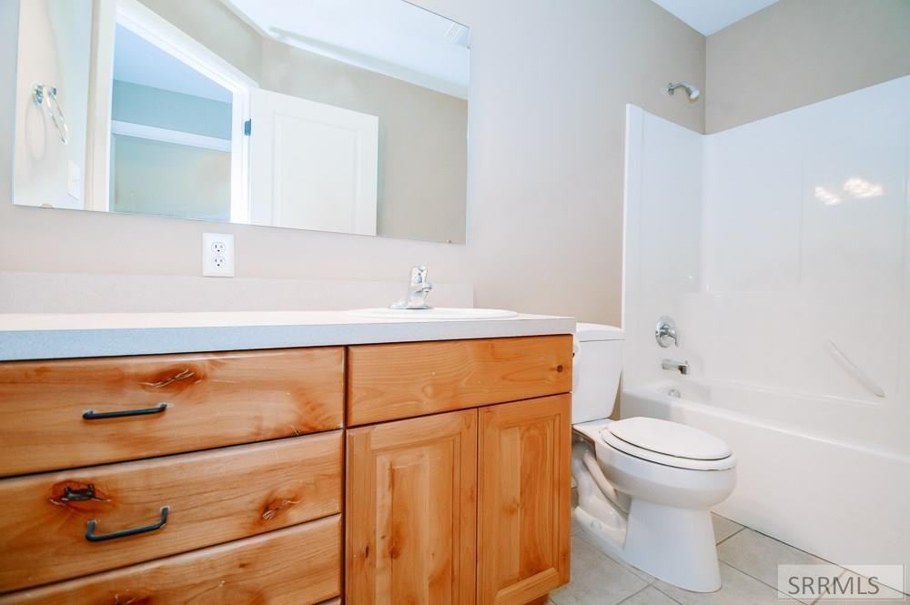 394 N 4th W - Photo 6 of 17