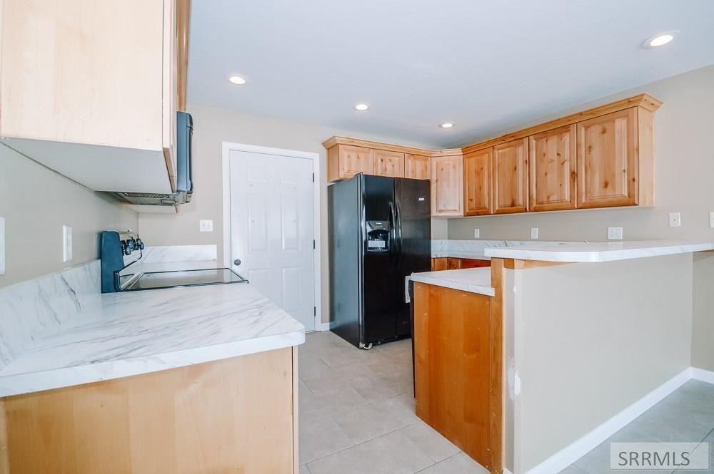 394 N 4th W - Photo 2 of 17