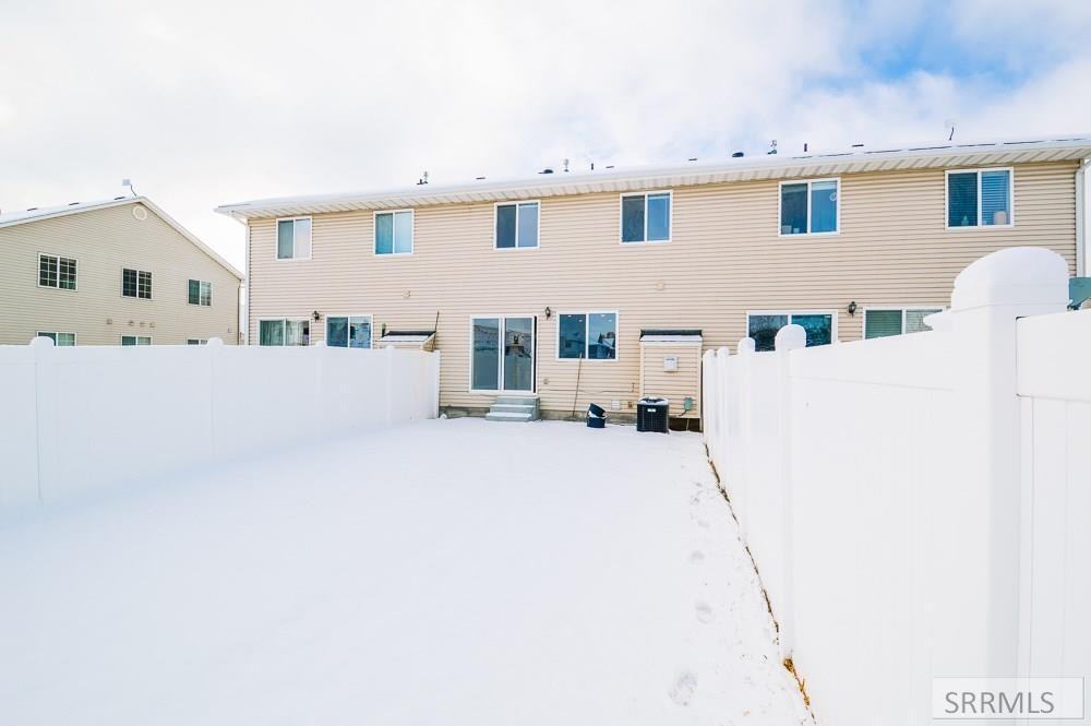 394 N 4th W - Photo 3 of 17