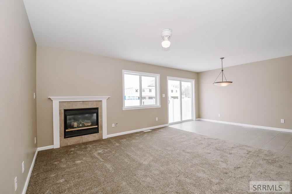 394 N 4th W - Photo 4 of 17