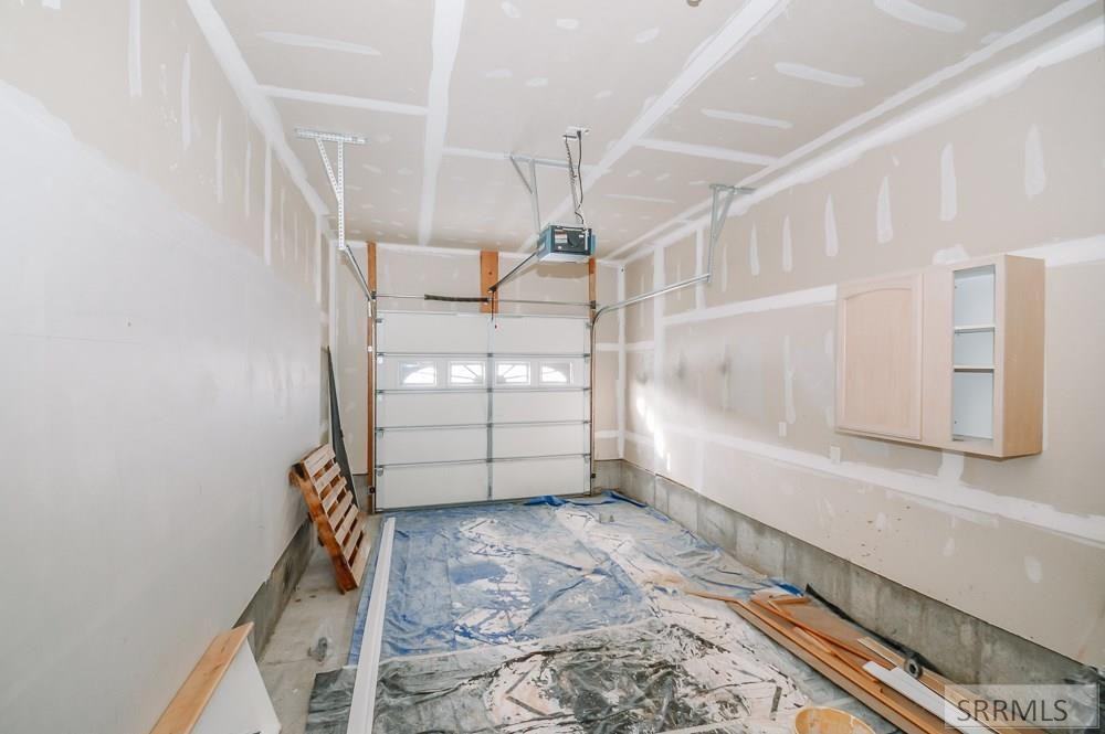 394 N 4th W - Photo 4 of 17