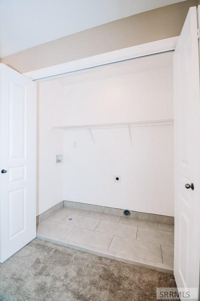 394 N 4th W - Photo 7 of 17