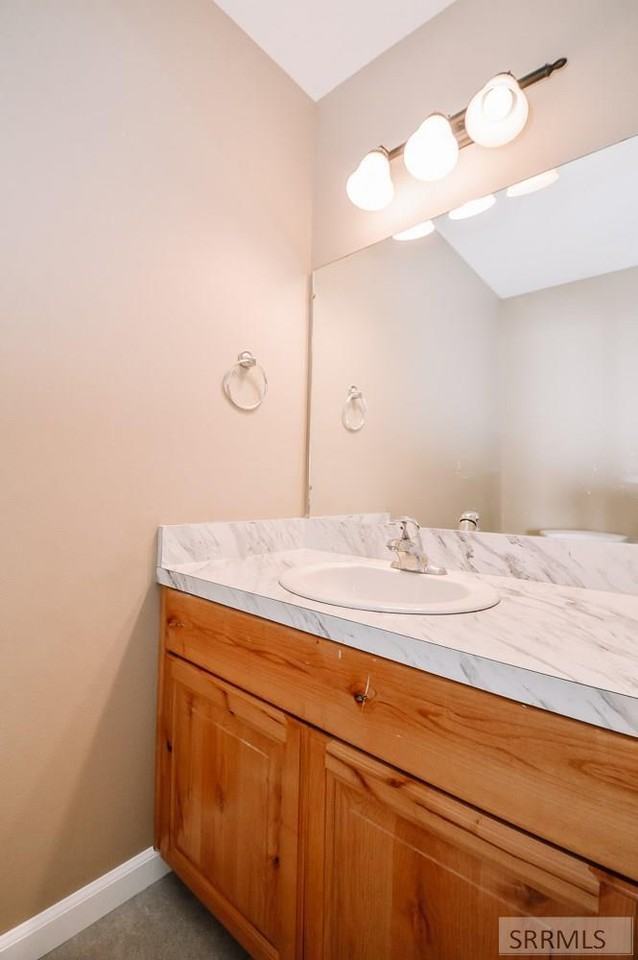 394 N 4th W - Photo 2 of 17