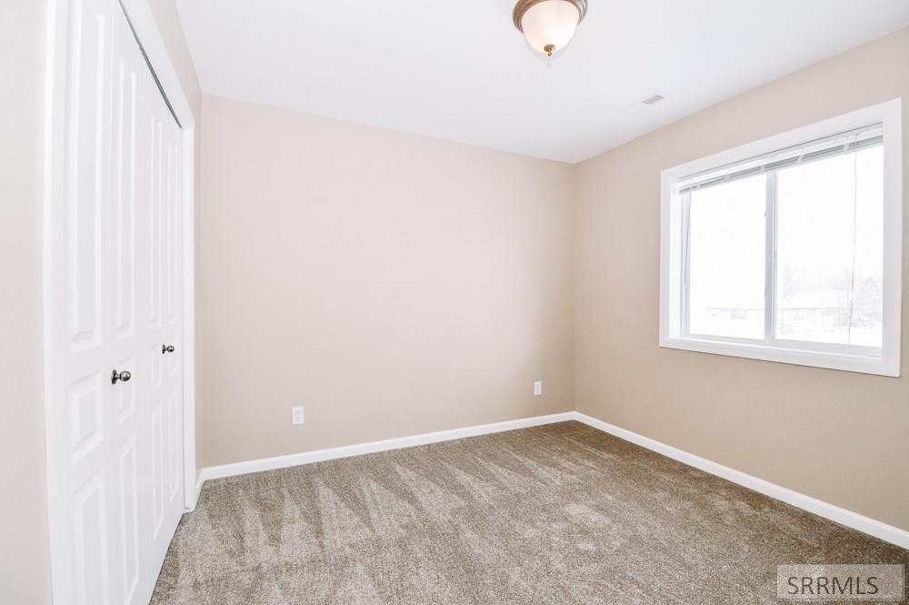 394 N 4th W - Photo 5 of 17