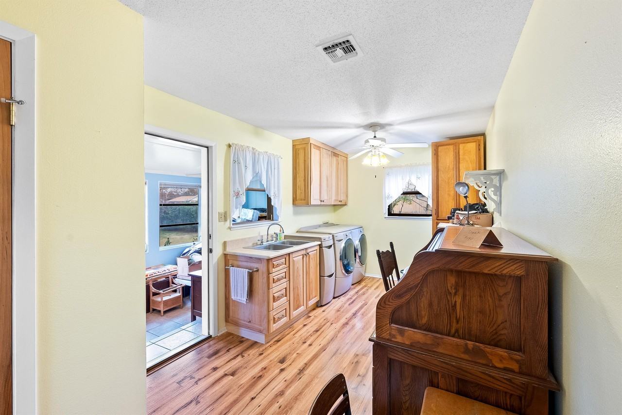 101 E Grothe St - Photo 2 of 30