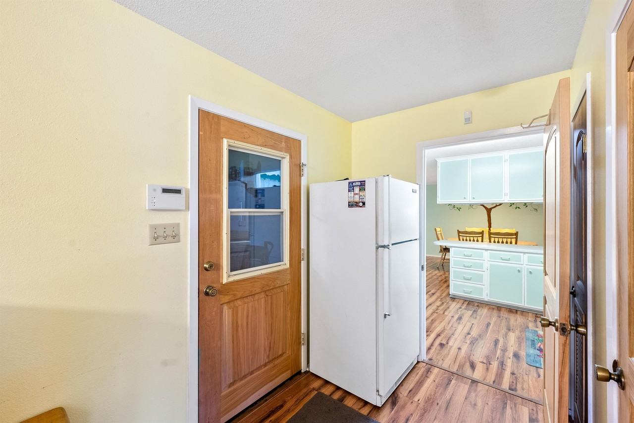 101 E Grothe St - Photo 3 of 30