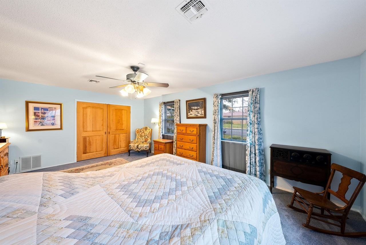 101 E Grothe St - Photo 5 of 30