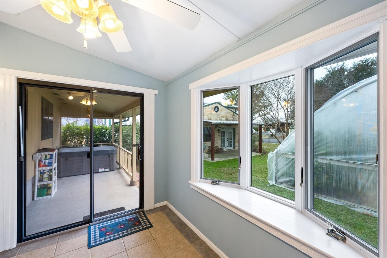 101 E Grothe St - Photo 6 of 30