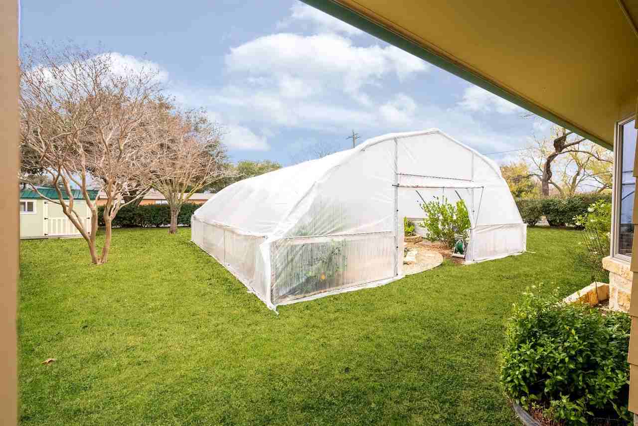 101 E Grothe St - Photo 3 of 30