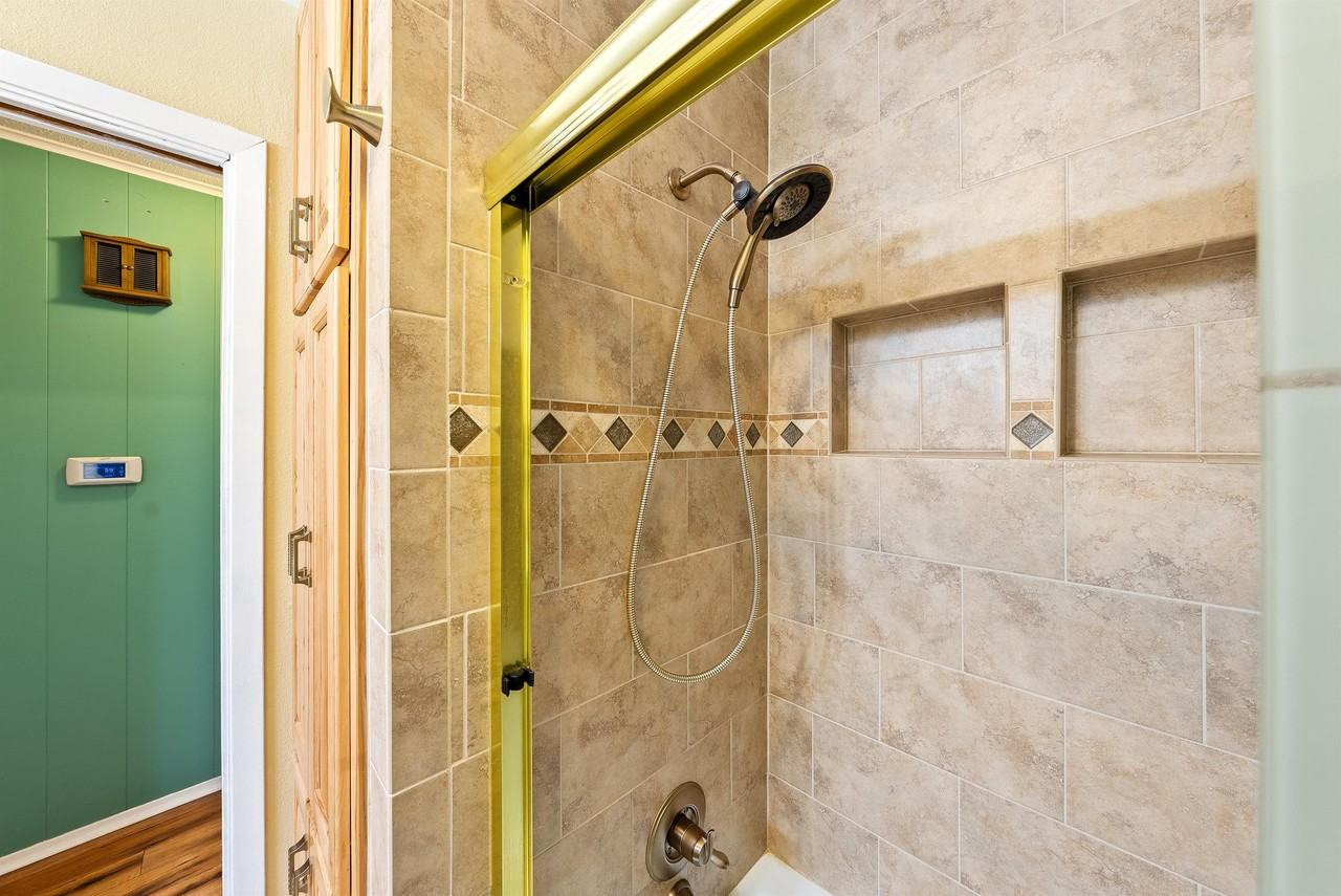 101 E Grothe St - Photo 2 of 30