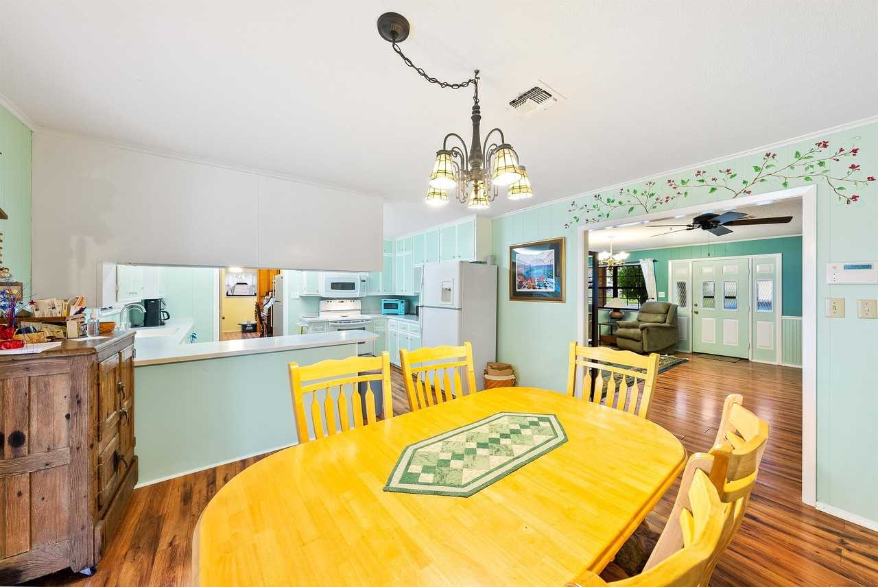 101 E Grothe St - Photo 4 of 30