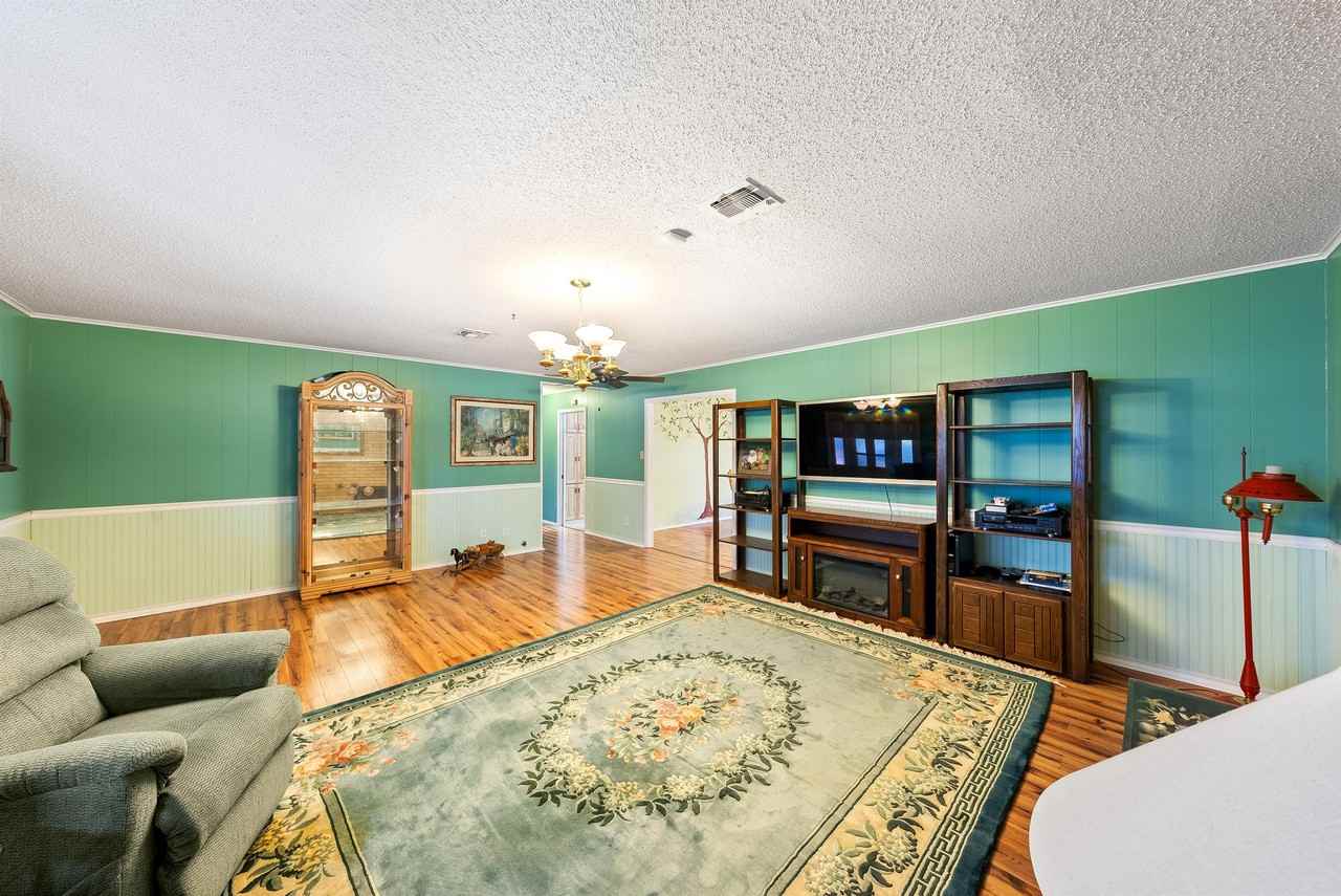 101 E Grothe St - Photo 6 of 30