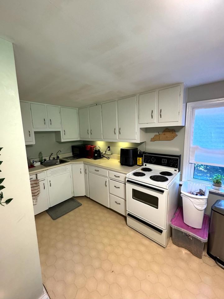 61 College Avenue West #1 - Photo 3 of 10
