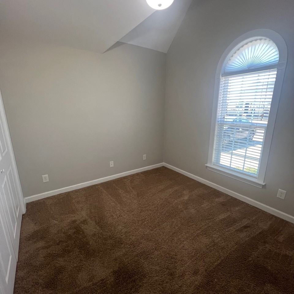 1812 Penncross Dr - Photo 7 of 28