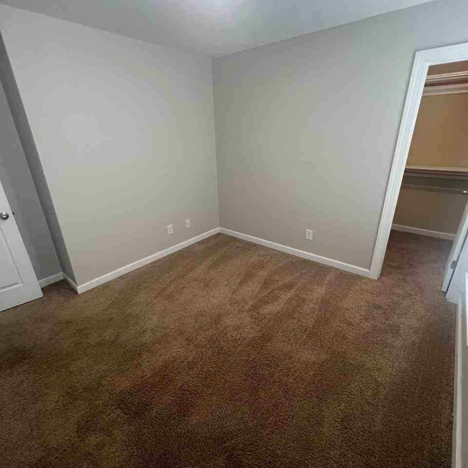 1812 Penncross Dr - Photo 4 of 28